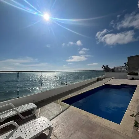 Apartamento Charming Beachfront With Sea View & Pool